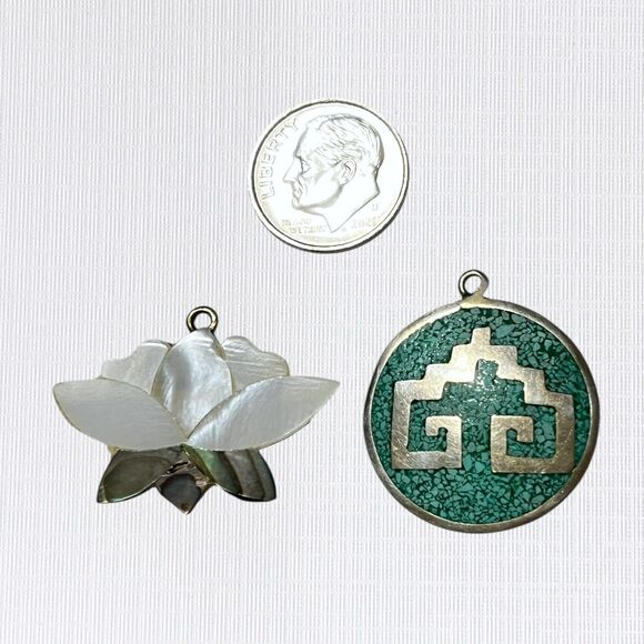 VTG Alpaca Mexico Pendant Charms Round Stone Chip Inlay Flower Mother of Pearl - Picture 3 of 6